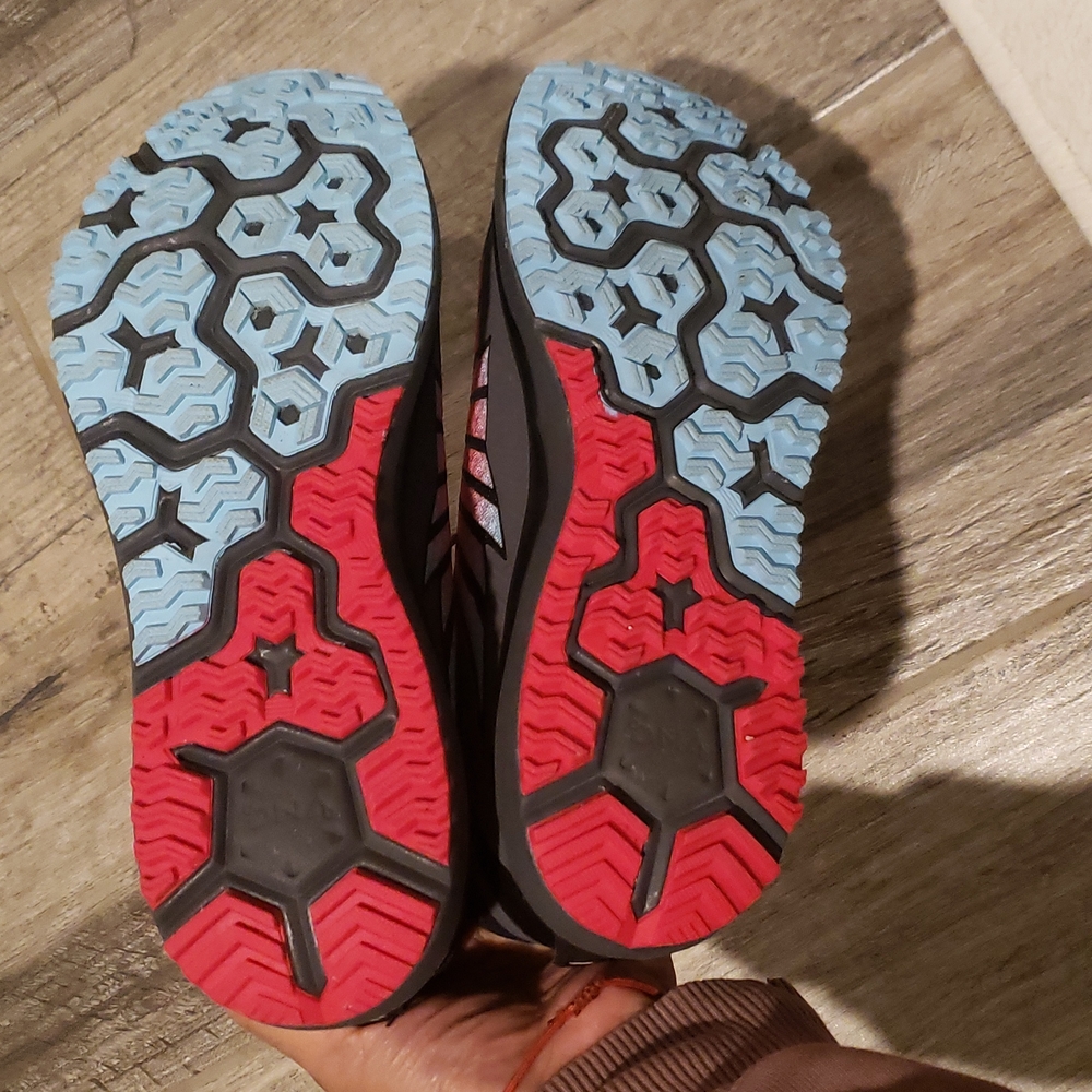 Like new Brooks energize sneakers - Picture 6 of 7